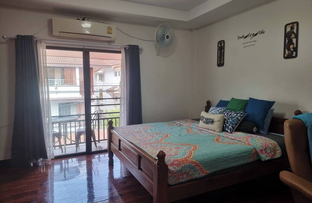 Creativitea2 Airpurifier Pet-ok mtn view balcony