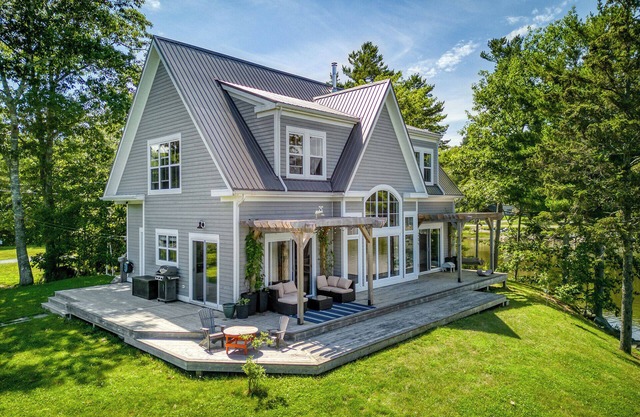 Creek House - Large oceanfront Home minutes from Lunenburg & Mahone Bay.