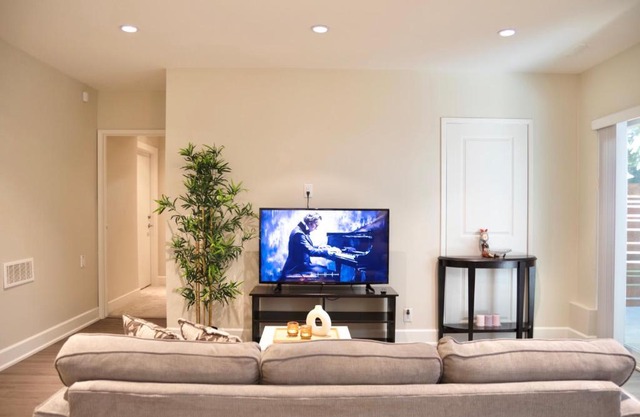 Creek Side 2-Bedroom Guest Suite