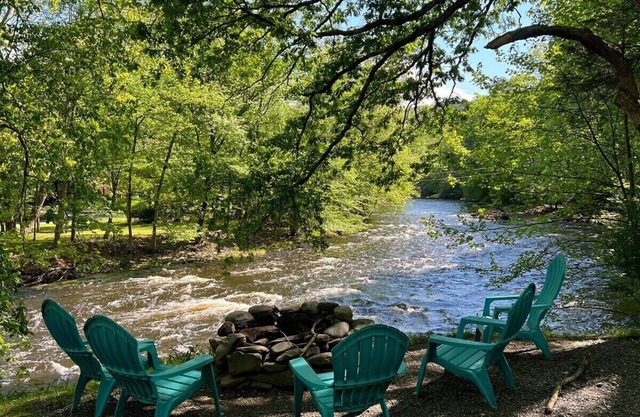 Creekside Cabin near falls, casino, golf, & more!