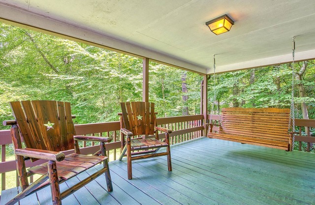 Creekside Cabin|Indoor Pool+Hot Tub|Walk to Dining