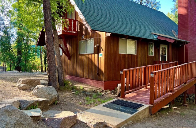 Creekside Chalet - Prescott Cabin Rentals