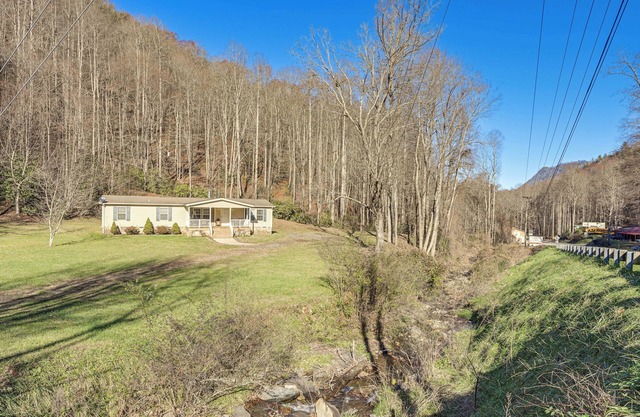 Creekside Haven w/Fire Pit Near Nantahala River