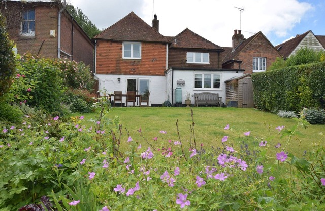 Cricket Cottage - Three Bedroom House, Sleeps 7