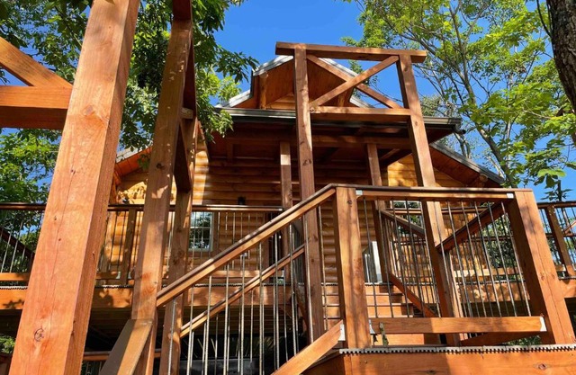 Cricket Hill Treehouse by Amish Country Lodging