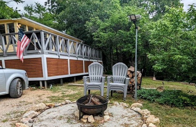 Cricket Hollow- A star gazer's dream with private access to it's own fishing pier.