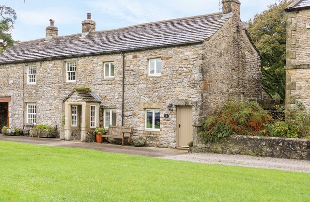 CROFT COTTAGE, with a garden in Arncliffe