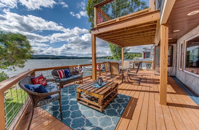 Croft Cove: laid back home on Lamoka Lake with private lakefront