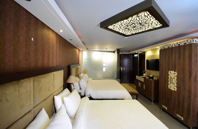 Crown Royal Hotel Tyr