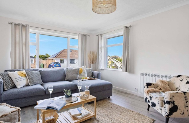 Croyde comfort, walk to beach with parking & garden