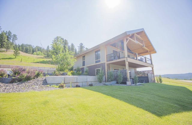 Crystal clear Mountain View’s with a farmhouse chic vibe.