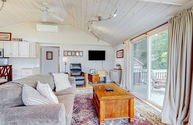 Crystal Lake Cottage | House in Gilmanton