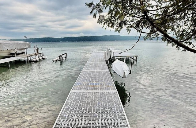 Crystal Lake Effect - Private Direct Lakefront!