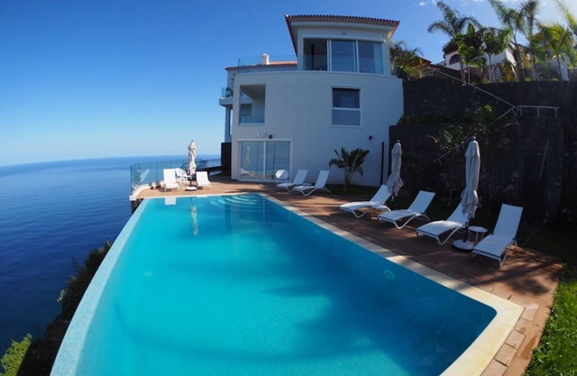 CRYSTAL OCEAN VILLA