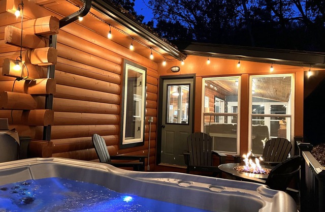 Cub Cabin on Massanutten Resort- Fully Renovated Log Cabin- Hot Tub & Fire Pit