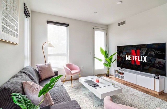 Culver City Oasis – Amenities Include Parking, Pool, and Gym