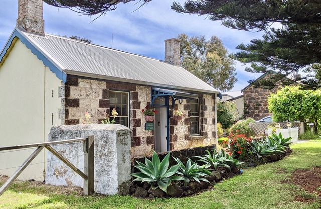 Curragh Cottage is one of two quaint historic one bedroom cottages in Port Fairy