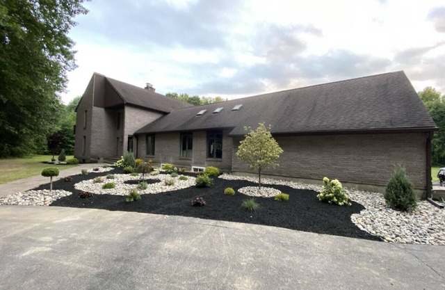 Custom home 5 min from track