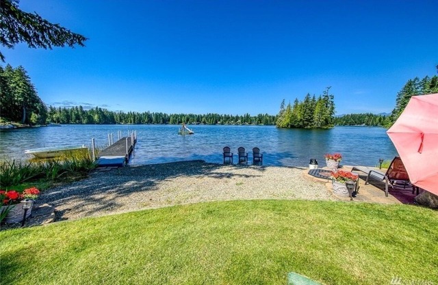 Custom, Spacious Lake-Front Log Cabin Estate: Hot Tub Shuffleboard & Pool Table