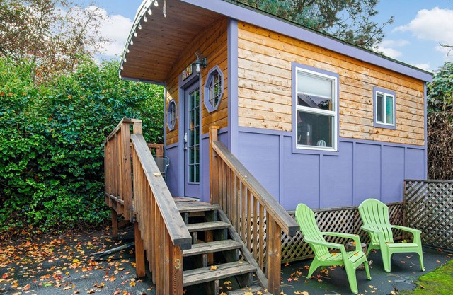 ❤️Custom Tiny w/ Boho Vibes, Firepit, Kitchen, Next to PDX's Best Eats✨