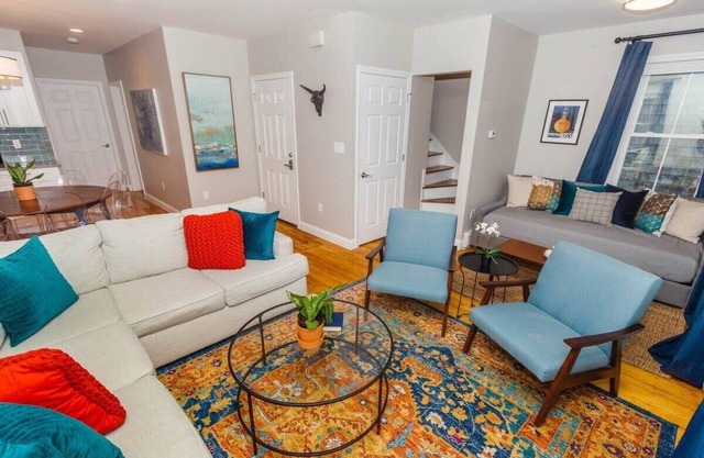 Cute Boston Condo | Near T