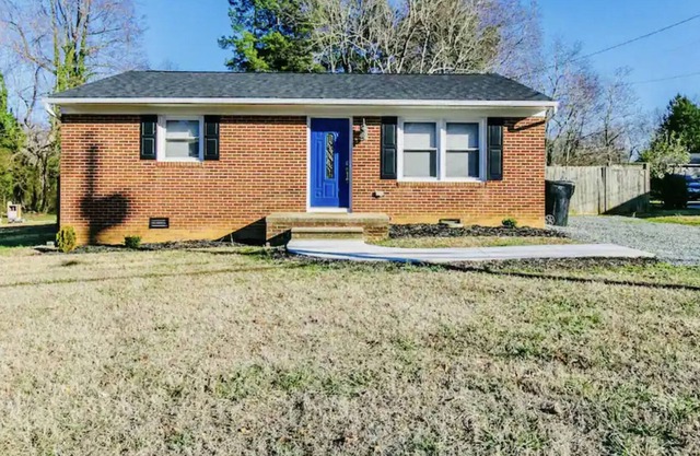 Cute Bungalow in Burlington