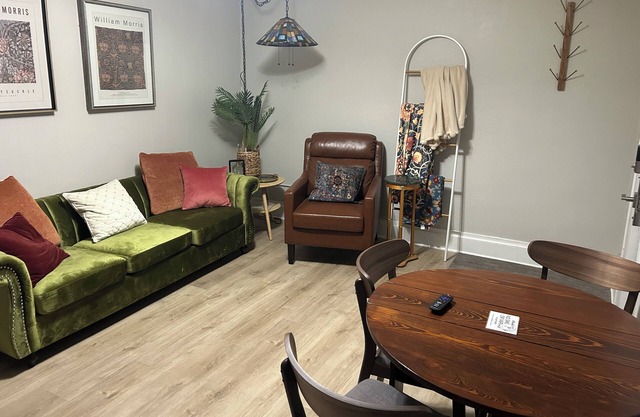 Cute downtown Boone apartment - arts and crafts style.