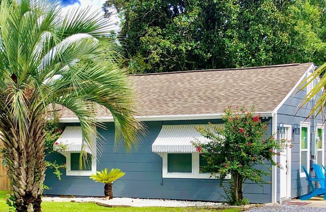 Cute, Peaceful Home, Centrally Located in West Pensacola