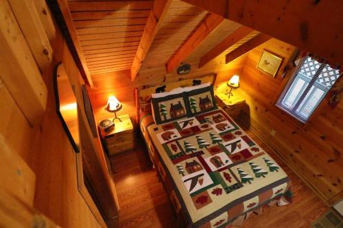 Cute updated Mountain Cabin fireplace #3