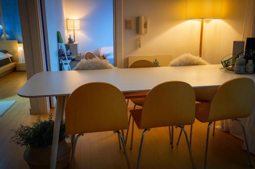 Daegu, Apsan, Room 2, Spacious Living Room, Emotional Dining, Pretty Bathtub, Parking Guaranteed