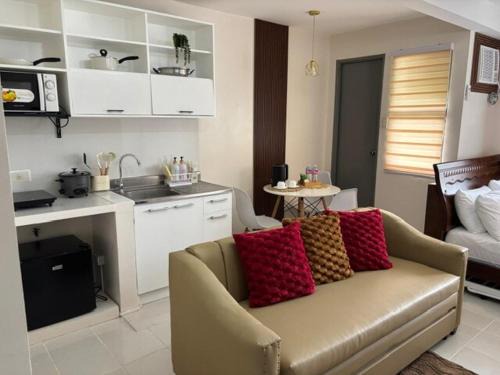 Dainty Den LF508 - Comfy & Chic Home beside Enchanted Kingdom