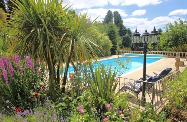 DAISY LODGE, family friendly, with pool in Looe