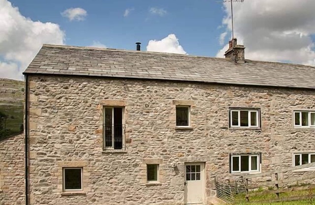 DALE HOUSE FARM COTTAGE, family friendly in Chapel-Le-Dale