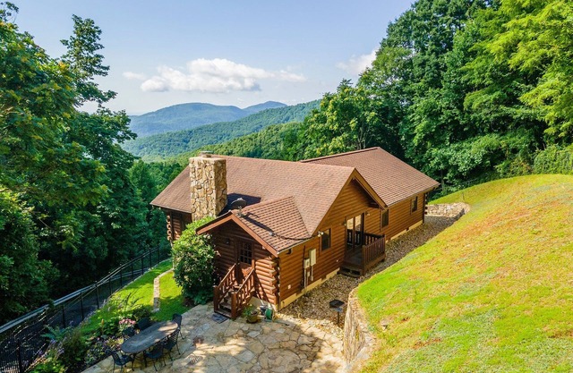 Dancing Bears Cabin | Breathtaking Sunrise Mountain Views!