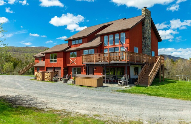 Dancing Horse Farm in Windham: Spectacular 9 Bedroom Home, 30 Acres, Ski Lodge