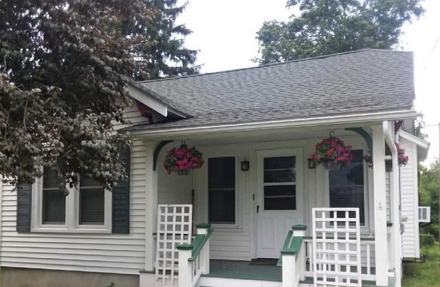 Danish MCM Styled Bungalow LONG TERM Only Near Town & Between Hospitals