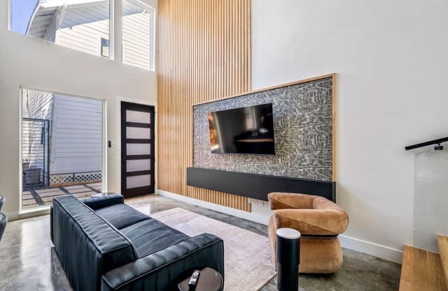 Dark loft · The O’Four Lofts - Midnight Lux