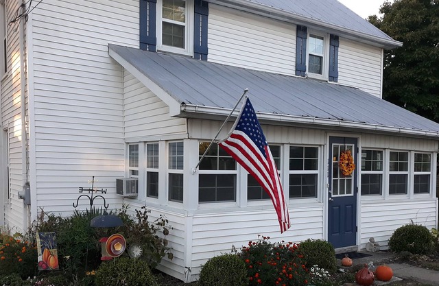 Darling 1901 Village Of Sunbury Charmer, A Great Back Yard And