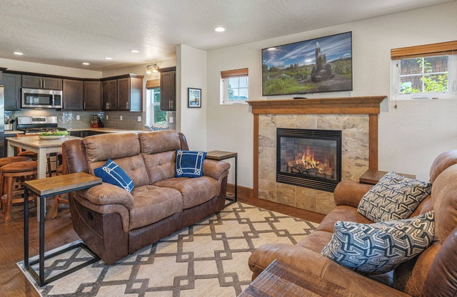 Darling Dover Bungalow Sleeps 8 - Marina, beach, walking trails