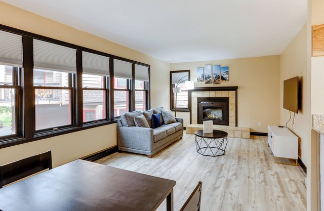 Darling Dwelling: 2 Mi to Dtwn Durango!