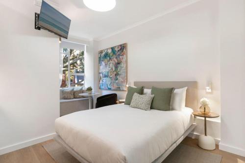 Darling Point Studio with Rooftop Harbour Views