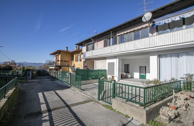 Darma's House 3 minutes from Monate lake, Cadrezzate con Osmate, Italy