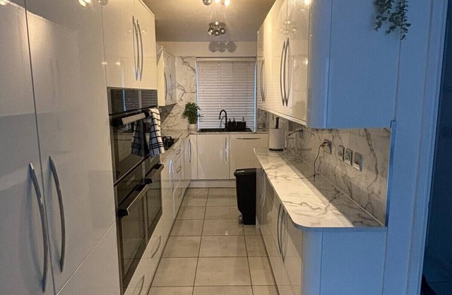 Dartford, 4 Beds, Sleeps 8, Near Bluewater and M25