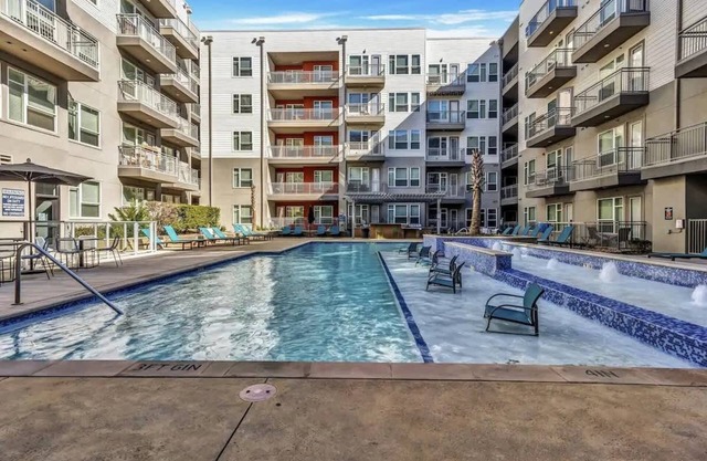Dashing 1BR Suite | Pool, Parking + Gym E