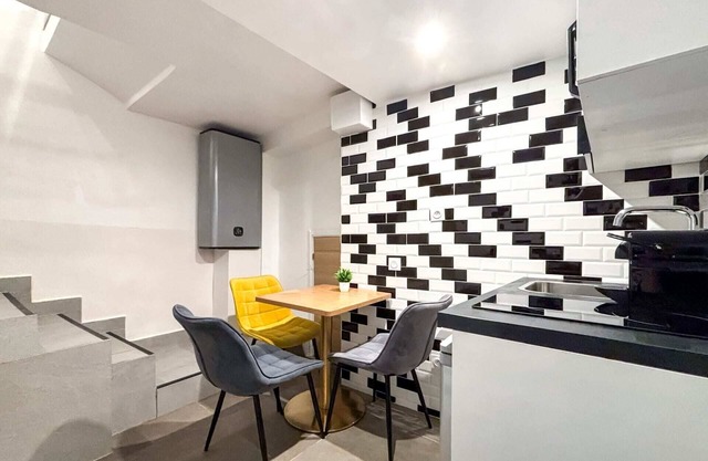 David D Angers 43 - One Bedroom Apartment, Sleeps 4