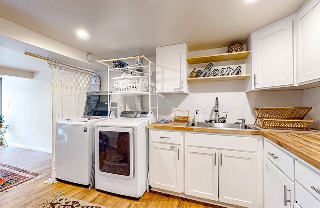 Daylight basement with garden views - near Multnomah Village