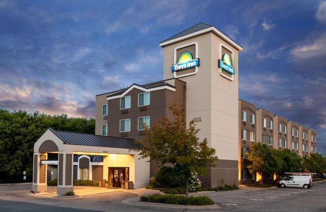 Days Inn by Wyndham Eagan Minnesota Near Mall of America