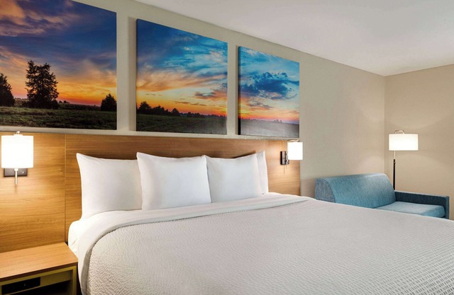 Days Inn by Wyndham Hillsboro