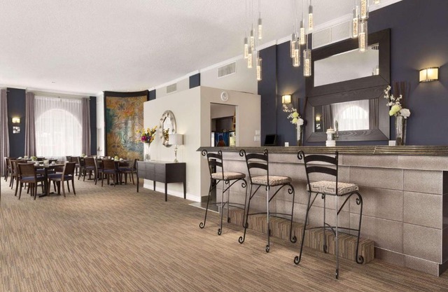 Days Inn by Wyndham Montreal Airport Conference Centre