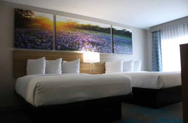 Days Inn by Wyndham Waco University Area